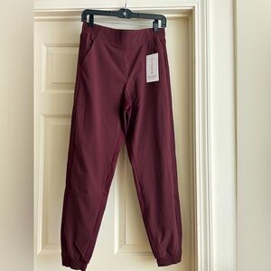 NWT Athleta Brooklyn Lined Jogger Sz 4. Burgundy color - Chianti